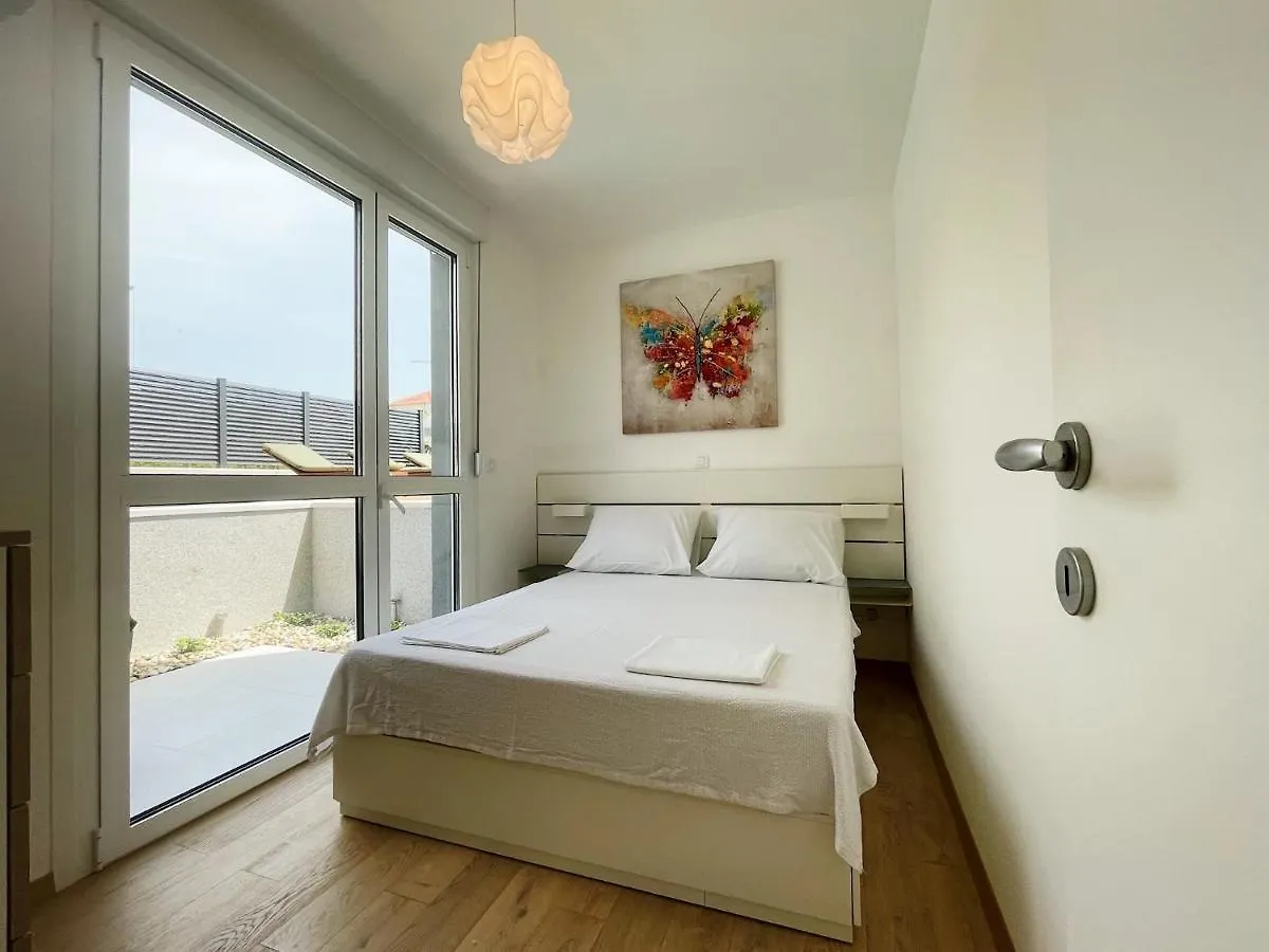 Cozy Seaside Apartment With Private Pool & Terrace  Split