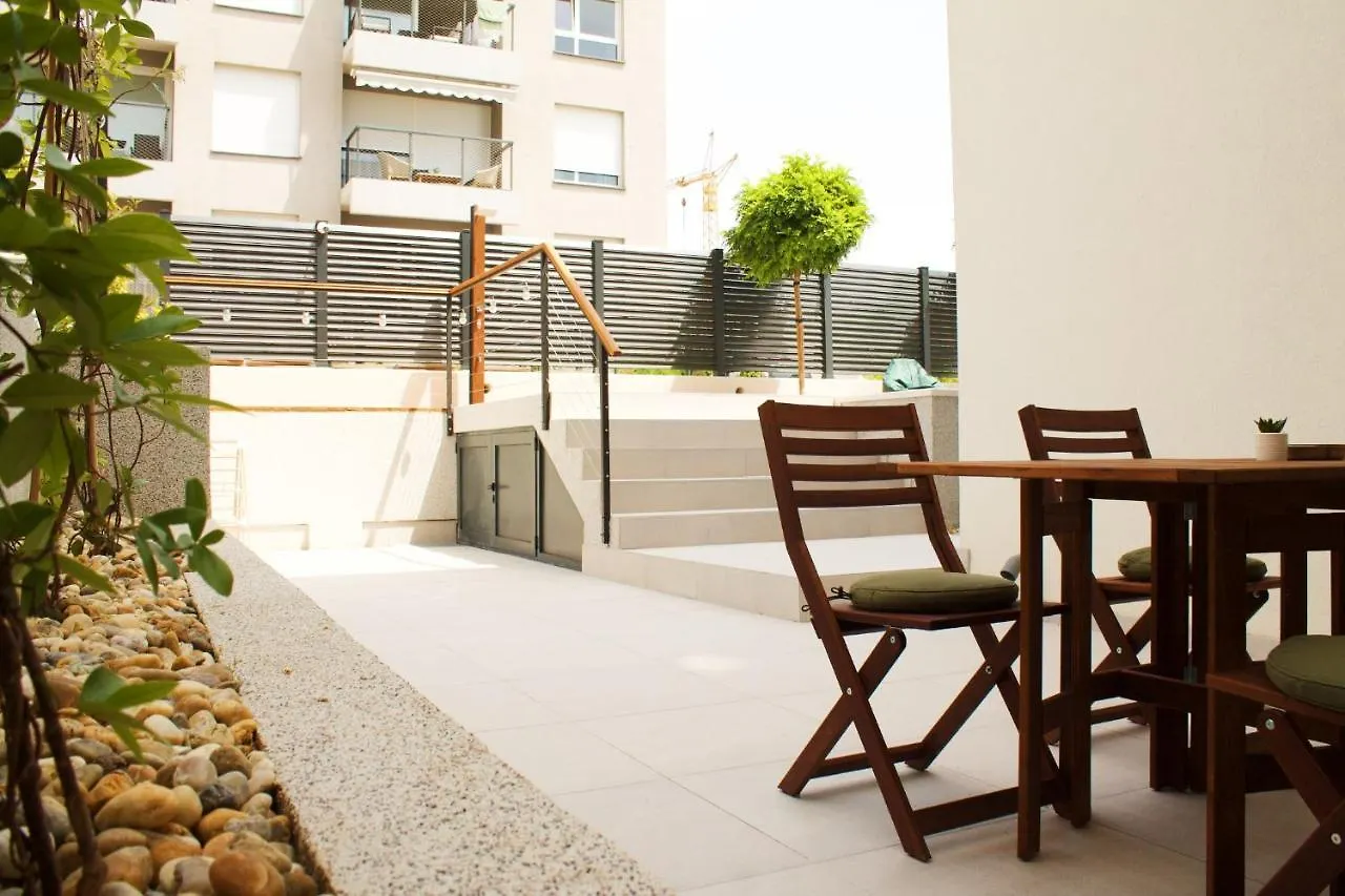 Cozy Seaside Apartment With Private Pool & Terrace Croatie