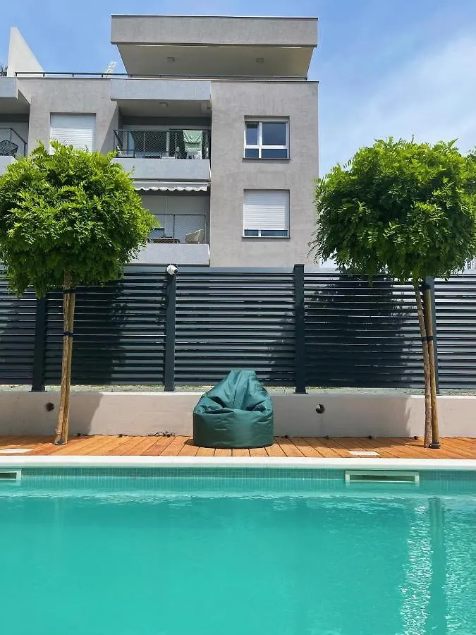 Cozy Seaside Apartment With Private Pool & Terrace Croatie