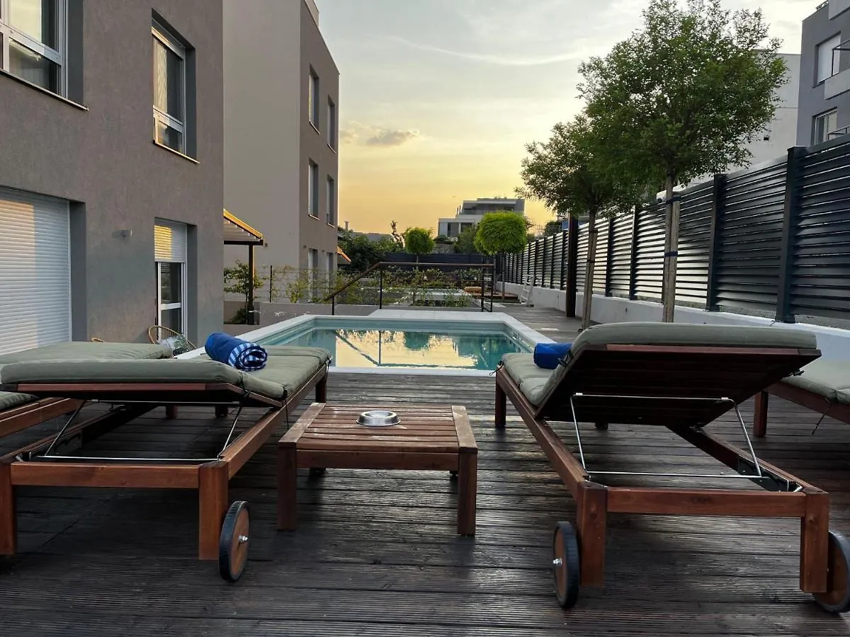 Cozy Seaside Apartment With Private Pool & Terrace Croatie