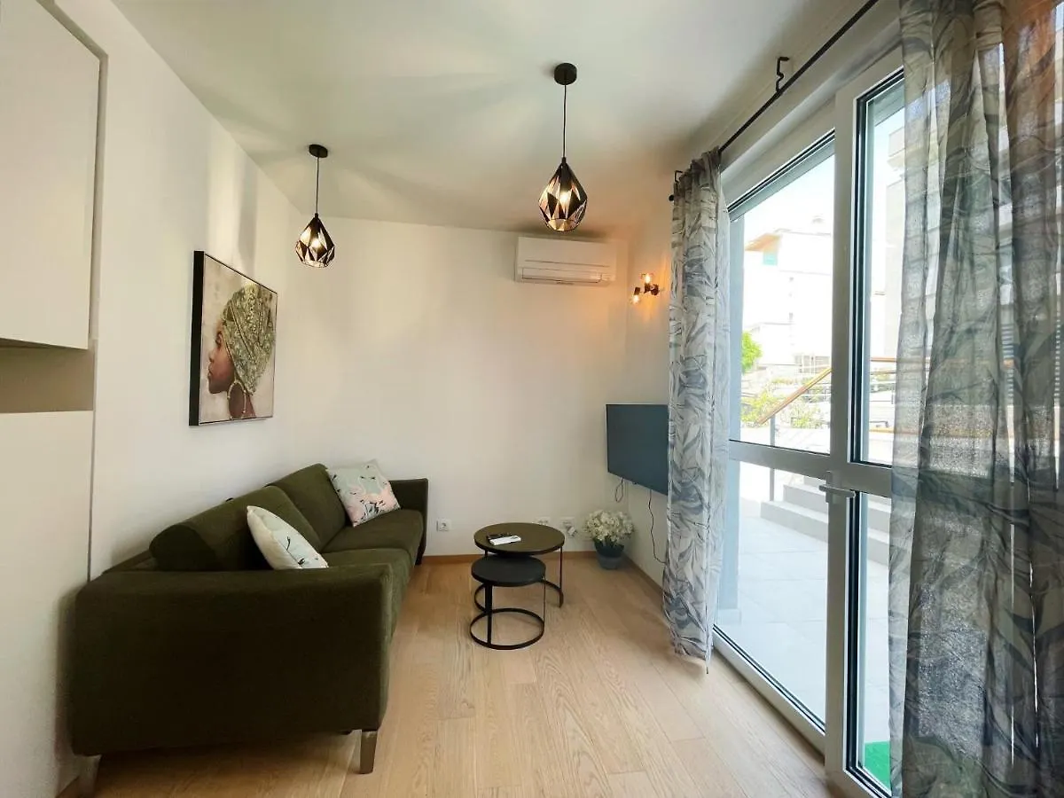 Cozy Seaside Apartment With Private Pool & Terrace Chorvatsko