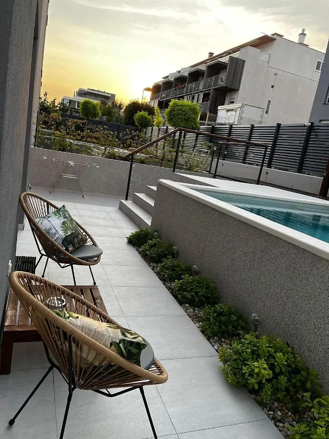 Cozy Seaside Apartment With Pool & Terrace Split