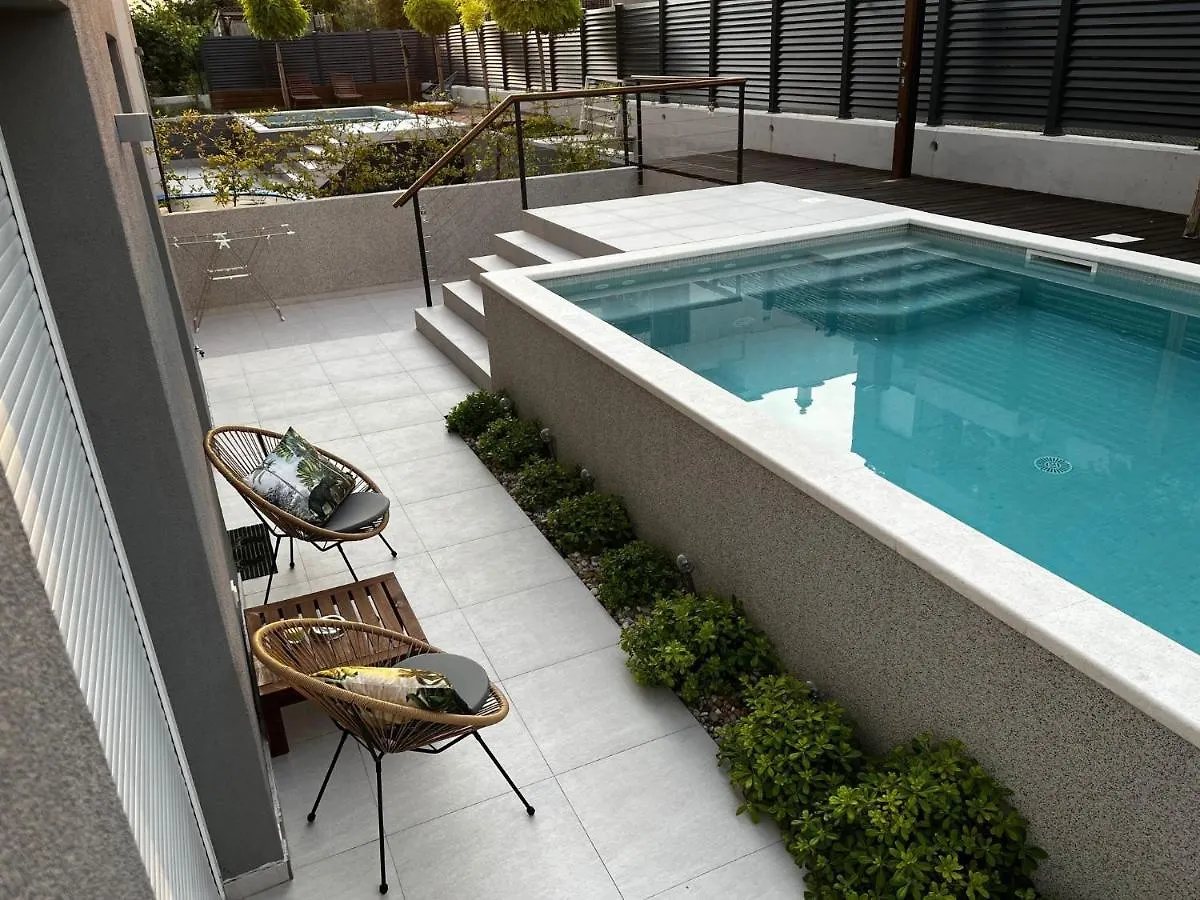 Cozy Seaside Apartment With Pool & Terrace Split